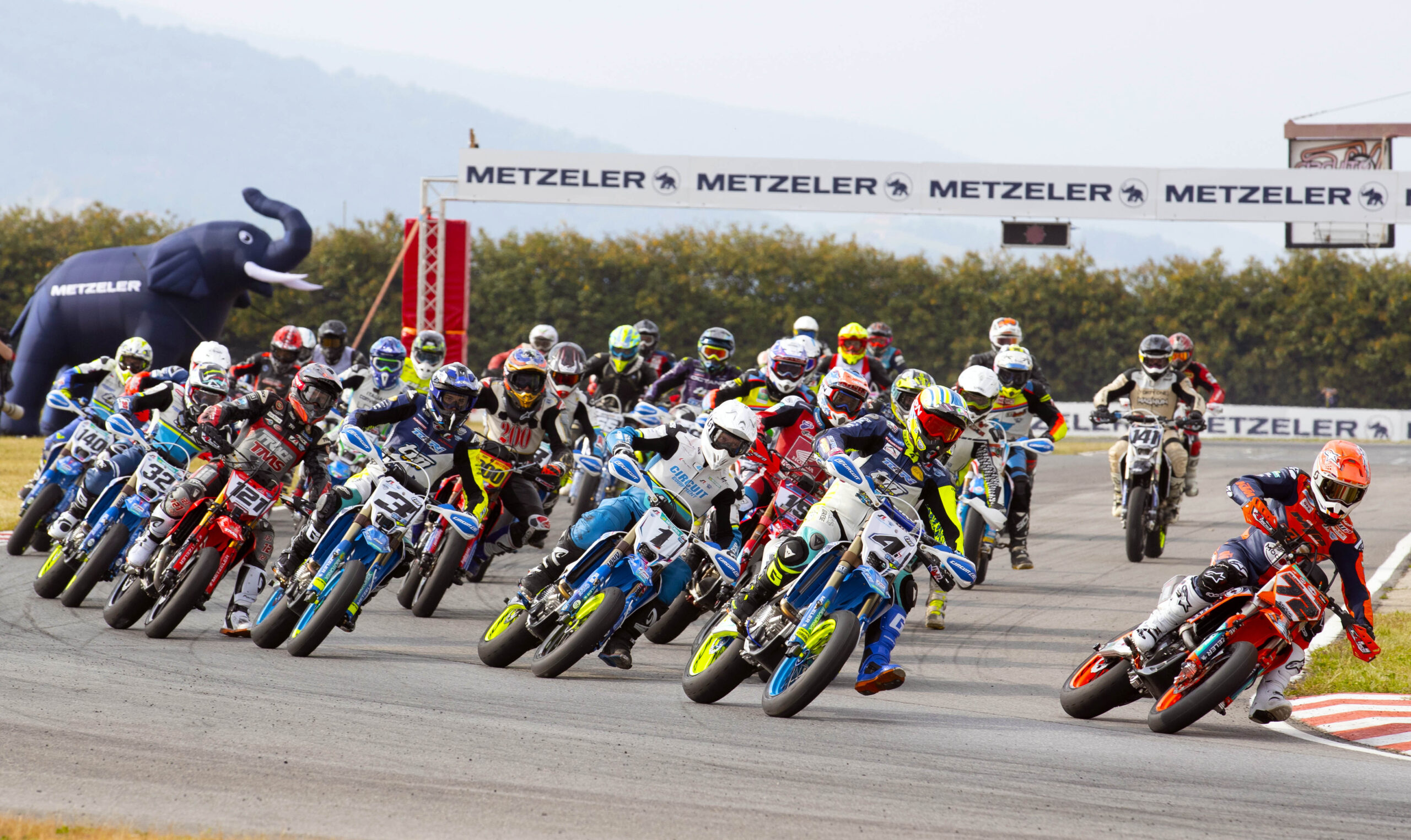 Super moto race deals